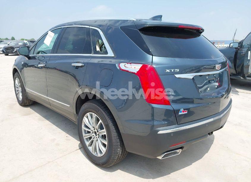 Photo 3 of 2019 Cadillac Xt5 LUXURY (VIN 1GYKNCRS1KZ259282)