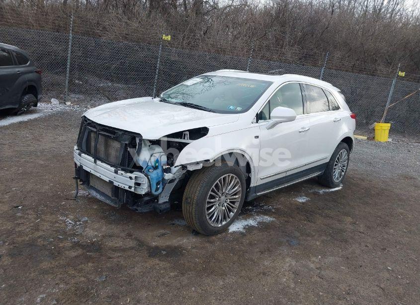 Photo 2 of 2018 Cadillac Xt5 LUXURY (VIN 1GYKNCRS5JZ112008)