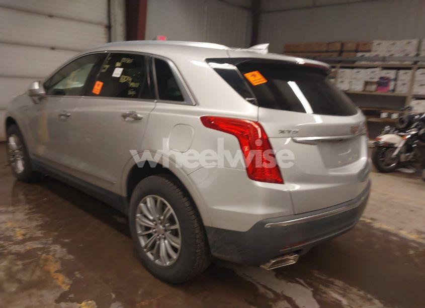 Photo 3 of 2018 Cadillac Xt5 LUXURY (VIN 1GYKNCRS6JZ152470)