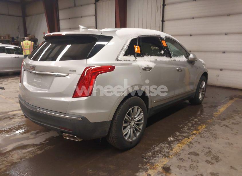 Photo 4 of 2018 Cadillac Xt5 LUXURY (VIN 1GYKNCRS6JZ152470)