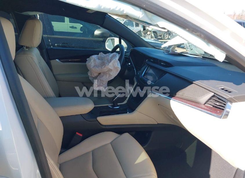 Photo 5 of 2017 Cadillac Xt5 PREMIUM LUXURY (VIN 1GYKNCRS7HZ185441)