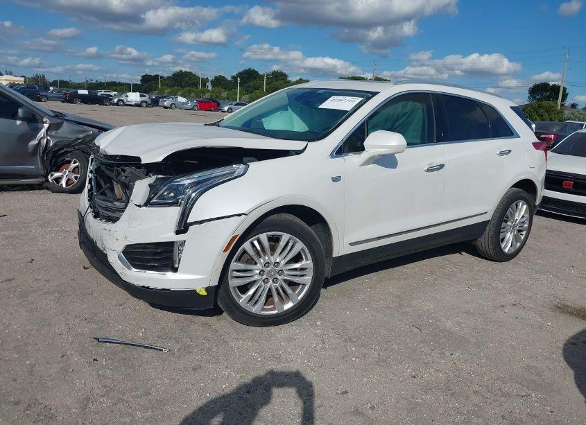 Photo 2 of 2017 Cadillac Xt5 PREMIUM LUXURY (VIN 1GYKNCRS7HZ249090)