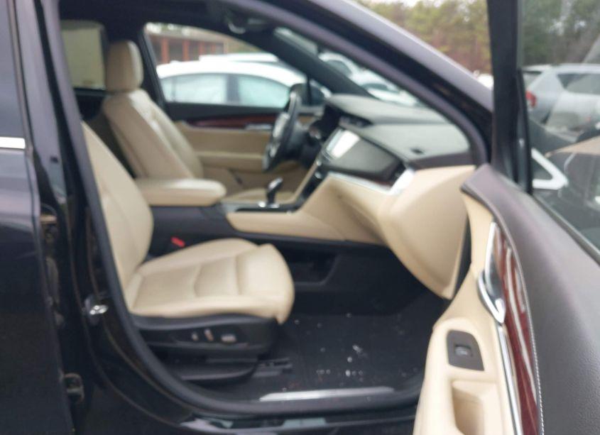 Photo 5 of 2018 Cadillac Xt5 LUXURY (VIN 1GYKNCRS7JZ115394)