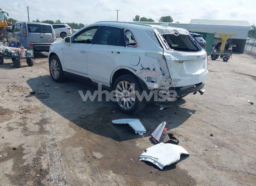 Photo 3 of 2018 Cadillac Xt5 LUXURY (VIN 1GYKNCRS7JZ244770)