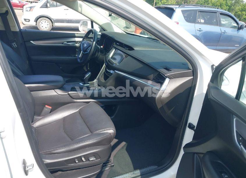 Photo 5 of 2018 Cadillac Xt5 LUXURY (VIN 1GYKNCRS7JZ244770)