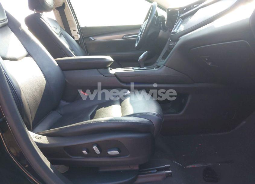 Photo 5 of 2018 Cadillac Xt5 LUXURY (VIN 1GYKNCRS8JZ207257)