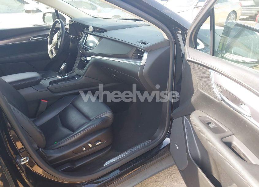 Photo 5 of 2018 Cadillac Xt5 LUXURY (VIN 1GYKNCRS9JZ173328)