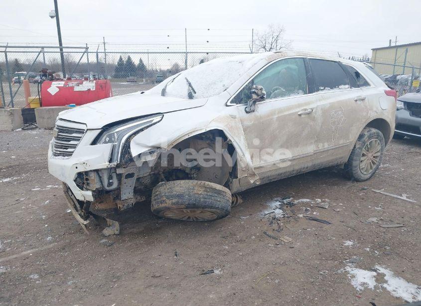 Photo 2 of 2019 Cadillac Xt5 LUXURY (VIN 1GYKNDRS0KZ197900)