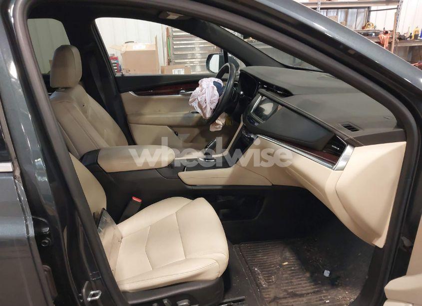 Photo 5 of 2019 Cadillac Xt5 LUXURY (VIN 1GYKNDRS0KZ213092)