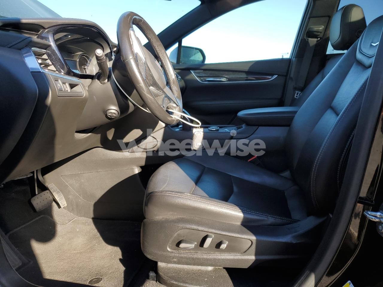 Photo 7 of 2020 CADILLAC XT5 PREMIUM LUXURY (VIN 1GYKNDRS0LZ198644)