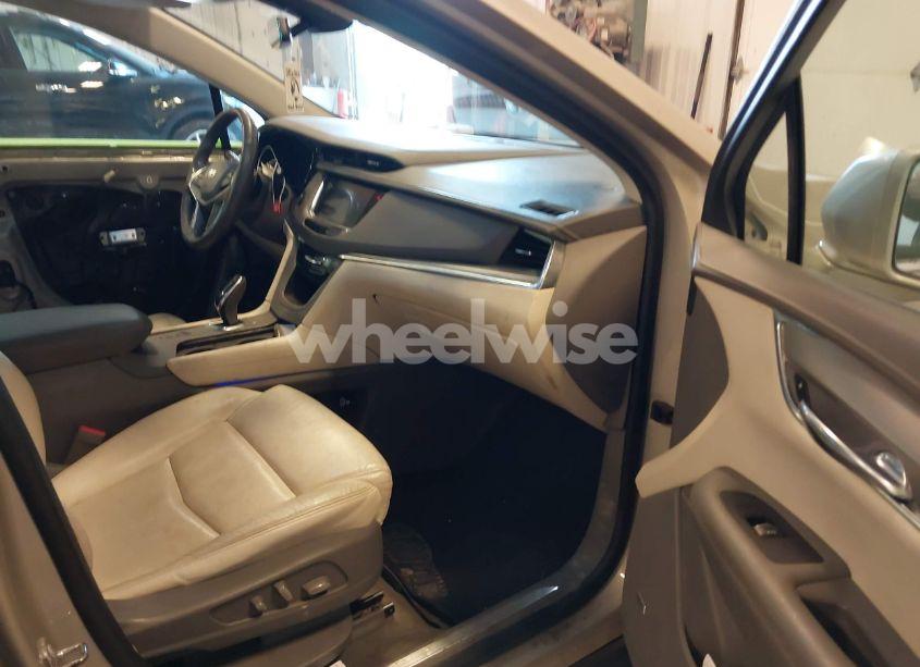 Photo 5 of 2017 Cadillac Xt5 LUXURY (VIN 1GYKNDRS1HZ160606)