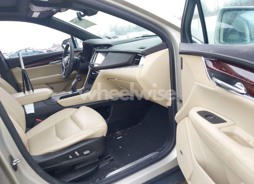 Photo 5 of 2017 Cadillac Xt5 LUXURY (VIN 1GYKNDRS1HZ193928)