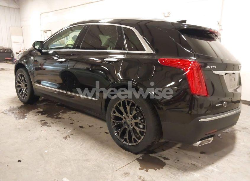 Photo 3 of 2018 Cadillac Xt5 LUXURY (VIN 1GYKNDRS1JZ116823)