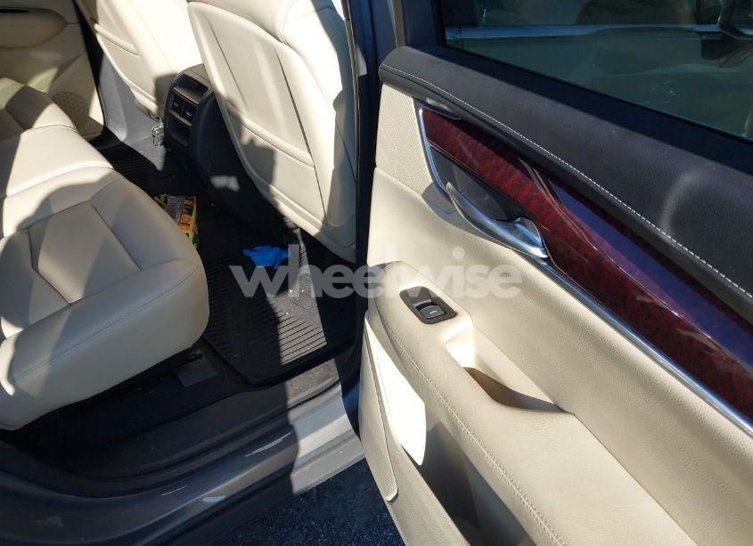 Photo 8 of 2018 Cadillac Xt5 LUXURY (VIN 1GYKNDRS1JZ211902)