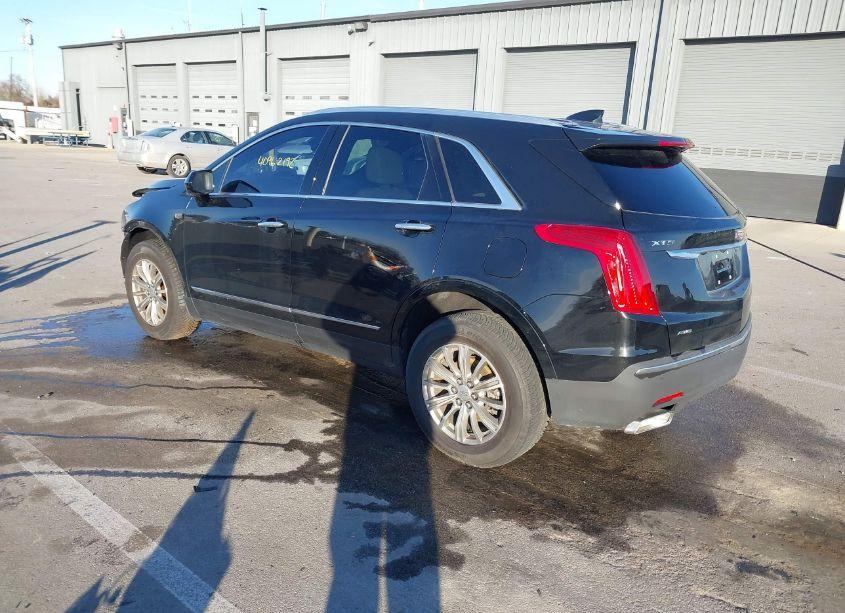 Photo 3 of 2018 Cadillac Xt5 LUXURY (VIN 1GYKNDRS1JZ243653)