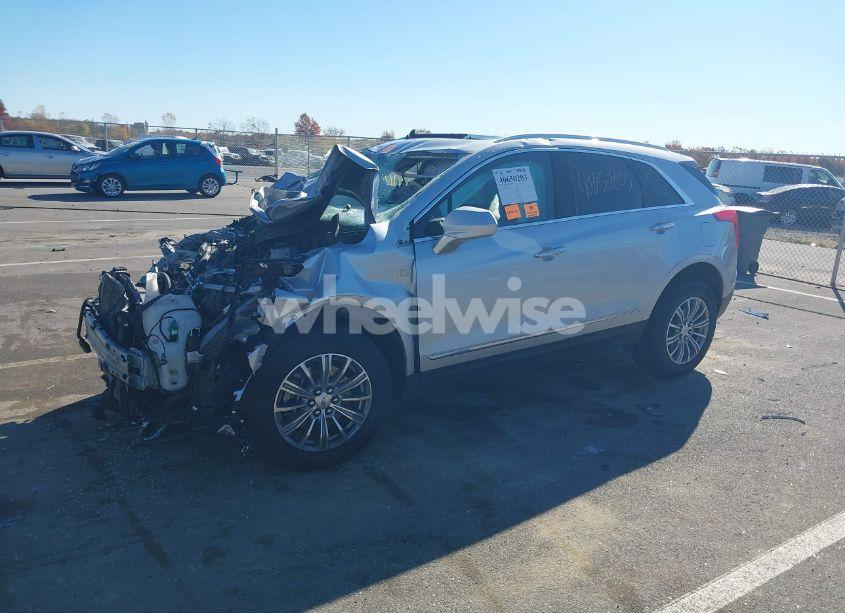 Photo 2 of 2017 Cadillac Xt5 LUXURY (VIN 1GYKNDRS5HZ161239)