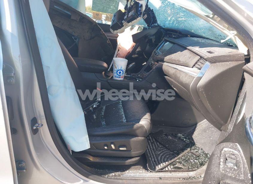 Photo 5 of 2017 Cadillac Xt5 LUXURY (VIN 1GYKNDRS5HZ161239)