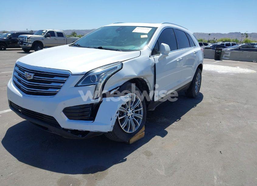 Photo 2 of 2017 Cadillac Xt5 LUXURY (VIN 1GYKNDRS8HZ120863)