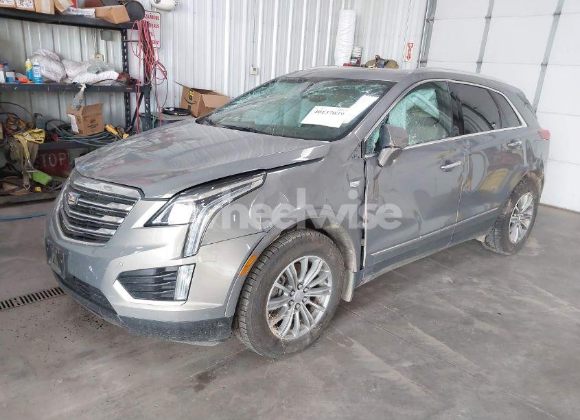 Photo 2 of 2019 Cadillac Xt5 LUXURY (VIN 1GYKNDRS8KZ127609)