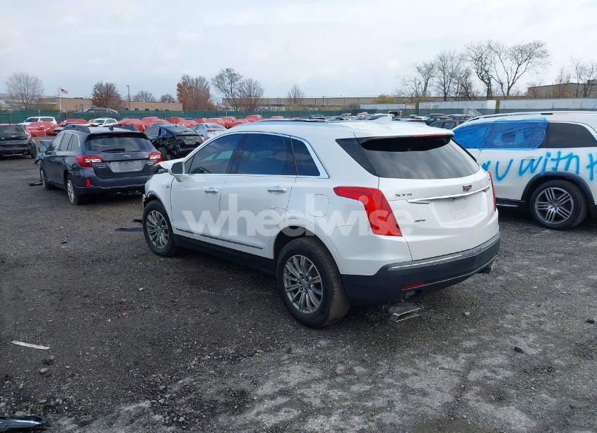 Photo 3 of 2019 Cadillac Xt5 LUXURY (VIN 1GYKNDRS8KZ181735)