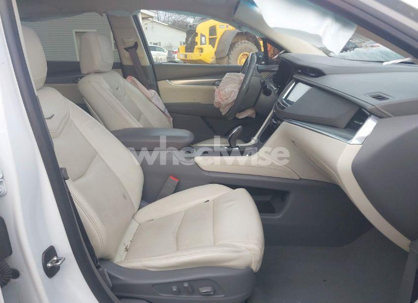 Photo 5 of 2017 Cadillac Xt5 LUXURY (VIN 1GYKNDRS9HZ140121)