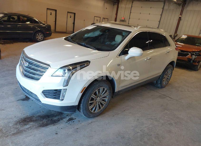 Photo 2 of 2019 Cadillac Xt5 LUXURY (VIN 1GYKNDRS9KZ199788)