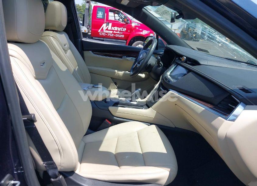 Photo 5 of 2017 Cadillac Xt5 LUXURY (VIN 1GYKNDRSXHZ286737)