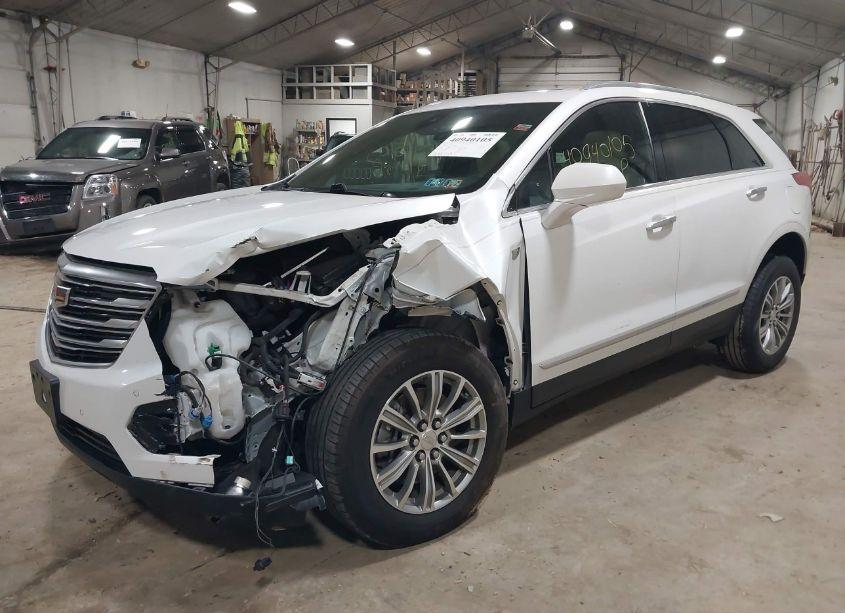 Photo 2 of 2019 Cadillac Xt5 LUXURY (VIN 1GYKNDRSXKZ106440)