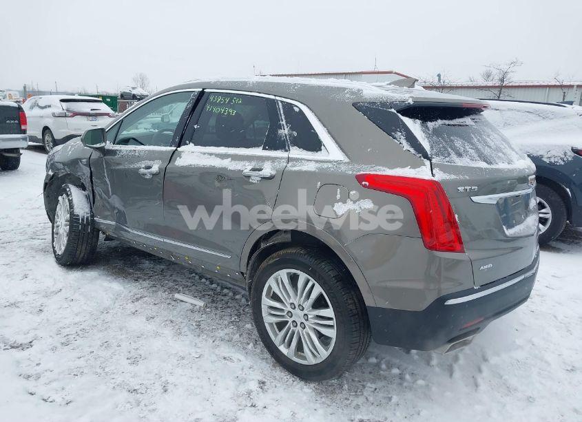 Photo 3 of 2018 Cadillac Xt5 PREMIUM LUXURY (VIN 1GYKNFRS1JZ130037)