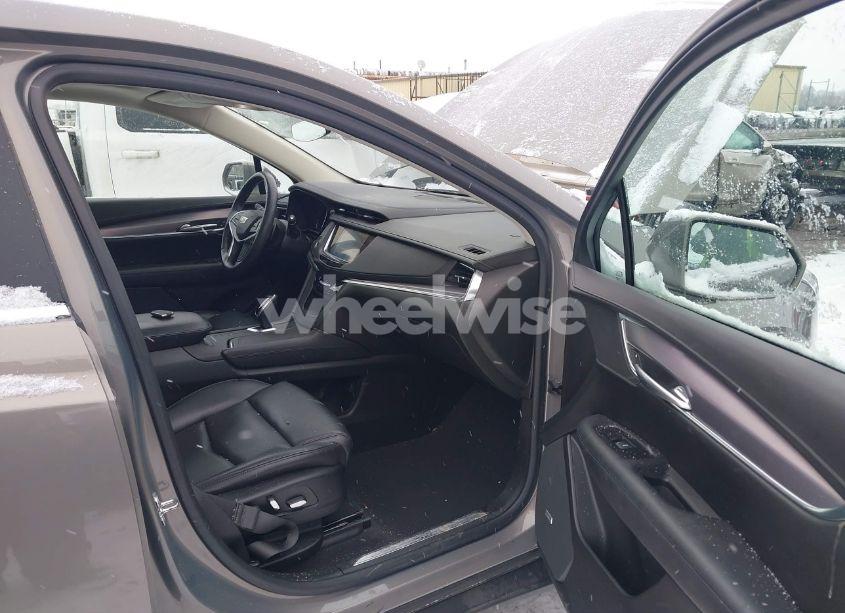 Photo 5 of 2018 Cadillac Xt5 PREMIUM LUXURY (VIN 1GYKNFRS1JZ130037)