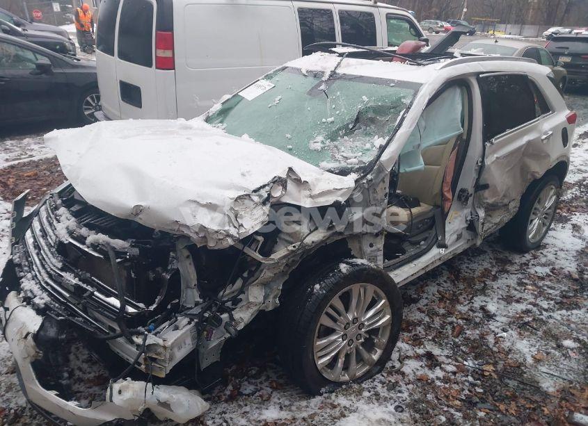 Photo 2 of 2019 Cadillac Xt5 PREMIUM LUXURY (VIN 1GYKNFRS7KZ156319)