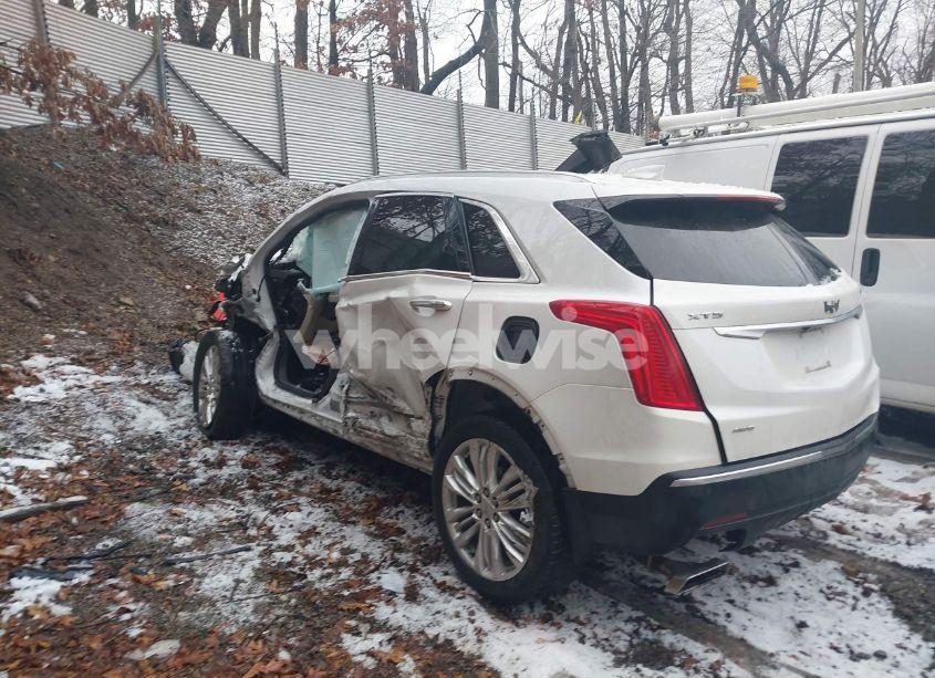 Photo 3 of 2019 Cadillac Xt5 PREMIUM LUXURY (VIN 1GYKNFRS7KZ156319)