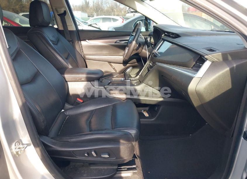 Photo 5 of 2018 Cadillac Xt5 PREMIUM LUXURY (VIN 1GYKNFRSXJZ143093)