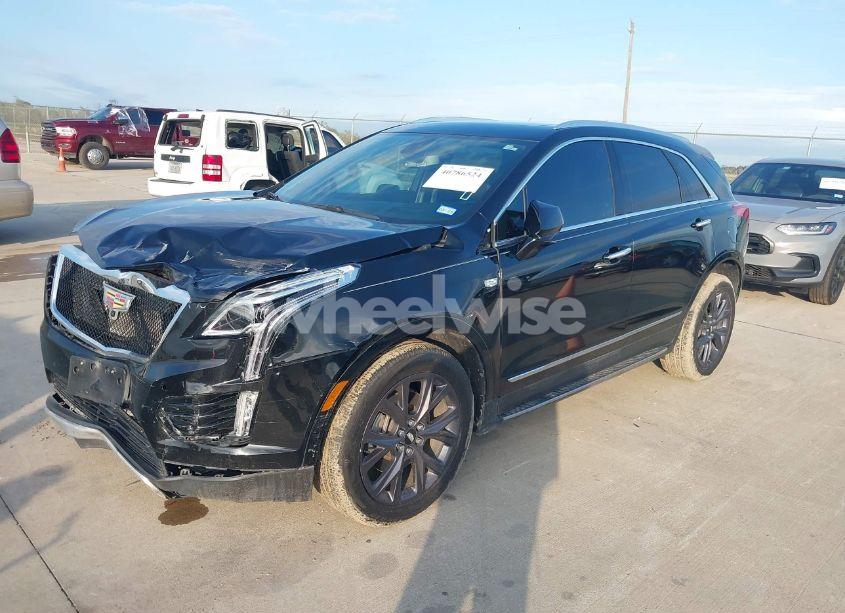 Photo 2 of 2018 Cadillac Xt5 PLATINUM (VIN 1GYKNGRS2JZ172576)