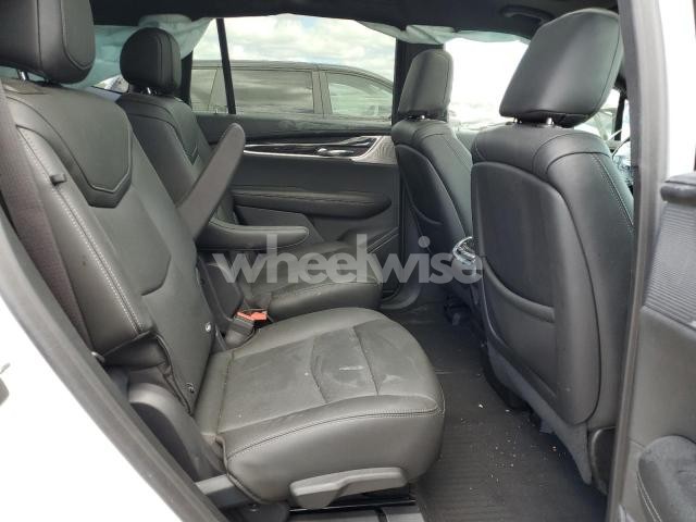 Photo 2 of 2021 CADILLAC XT6 PREMIUM LUXURY (VIN 1GYKPDRS5MZ202408)