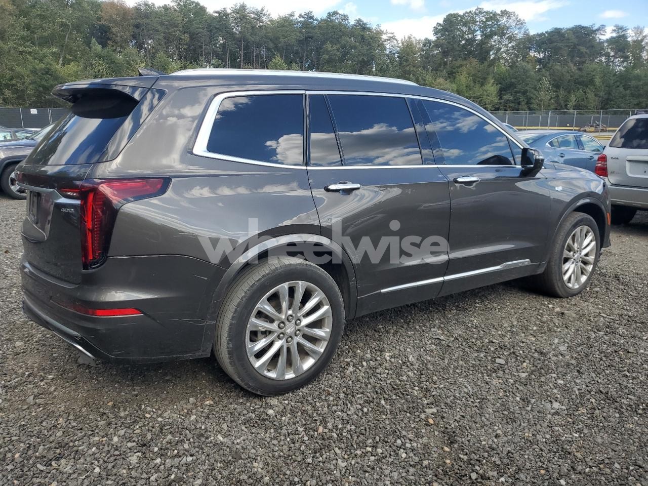 Photo 3 of 2020 CADILLAC XT6 PREMIUM LUXURY (VIN 1GYKPDRS7LZ173279)