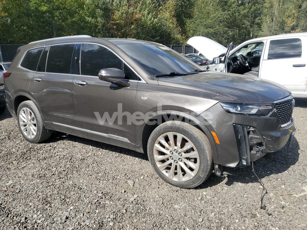 Photo 4 of 2020 CADILLAC XT6 PREMIUM LUXURY (VIN 1GYKPDRS7LZ173279)