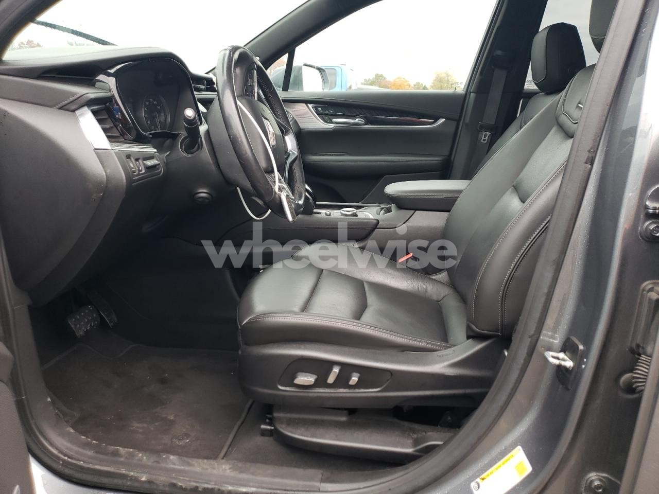 Photo 7 of 2020 CADILLAC XT6 PREMIUM LUXURY (VIN 1GYKPDRS8LZ136306)