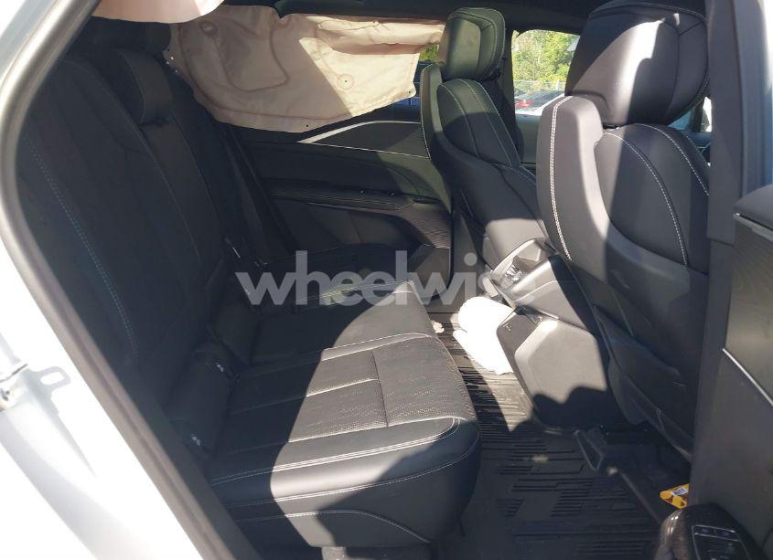 Photo 8 of 2025 Cadillac Lyriq LUXURY W/1SC (VIN 1GYKPNRL8SZ303485)