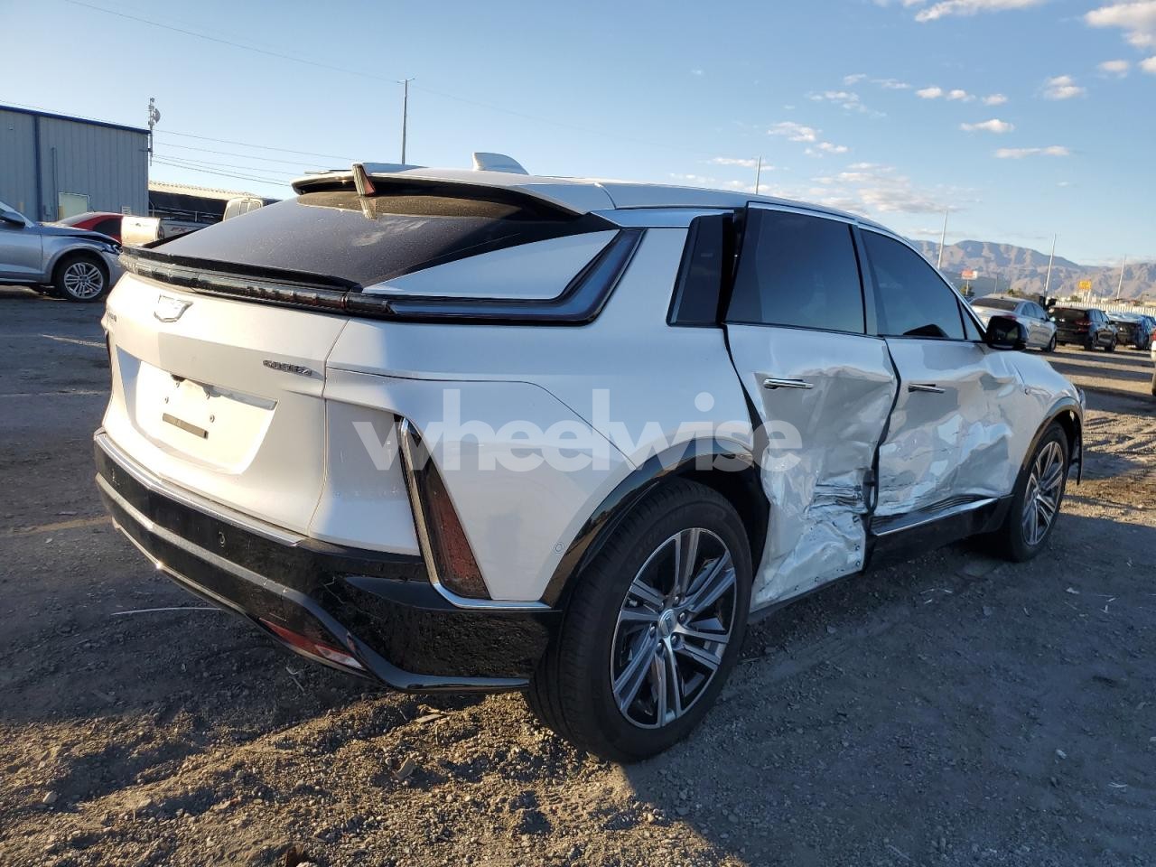 Photo 3 of 2024 CADILLAC LYRIQ LUXURY N/A (VIN 1GYKPPRL6RZ121094)