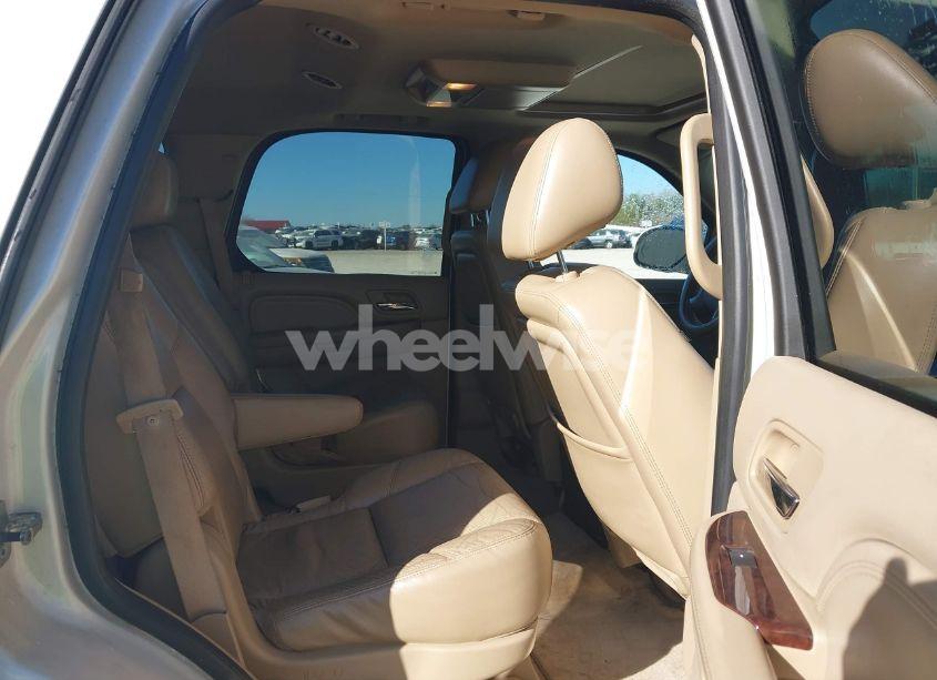 Photo 8 of 2011 Cadillac Escalade LUXURY (VIN 1GYS3BEF9BR130120)