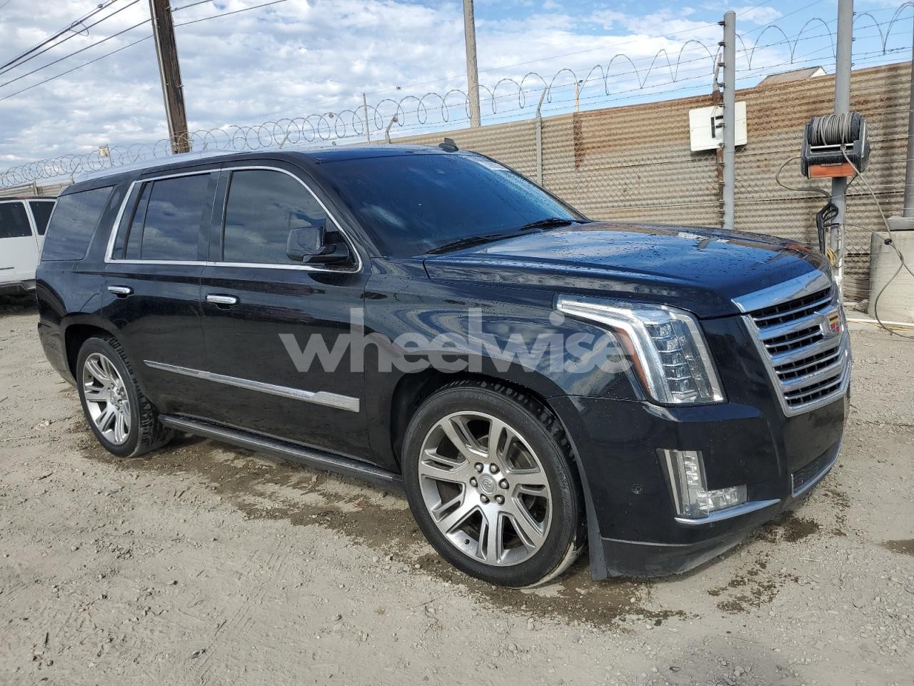 Photo 4 of 2015 CADILLAC ESCALADE PREMIUM (VIN 1GYS3CKJ4FR308505)