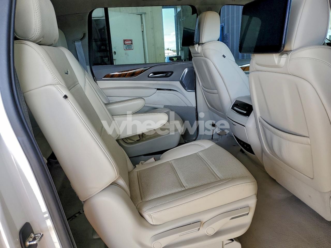 Photo 11 of 2022 CADILLAC ESCALADE ESV PREMIUM LUXURY PLATINUM (VIN 1GYS3MKL9NR124893)