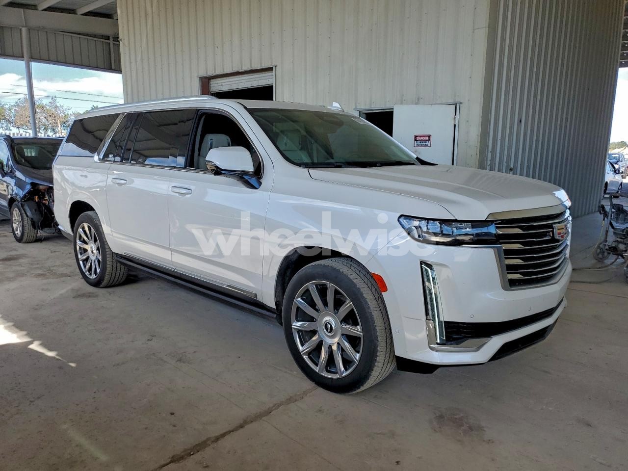 Photo 4 of 2022 CADILLAC ESCALADE ESV PREMIUM LUXURY PLATINUM (VIN 1GYS3MKL9NR124893)