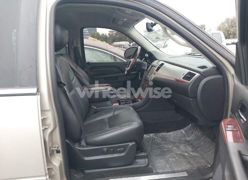 Photo 5 of 2013 Cadillac Escalade ESV STANDARD (VIN 1GYS4GEF2DR216804)