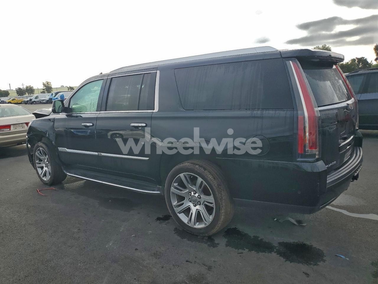 Photo 2 of 2019 CADILLAC ESCALADE ESV PREMIUM LUXURY (VIN 1GYS4JKJ4KR219478)