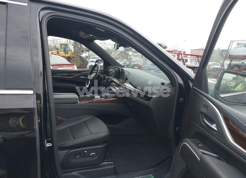 Photo 5 of 2022 Cadillac Escalade ESV 4WD LUXURY (VIN 1GYS4JKL2NR132877)