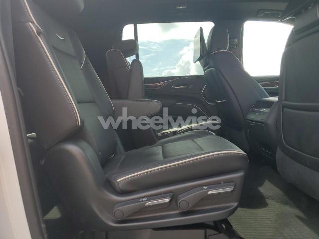 Photo 3 of 2021 CADILLAC ESCALADE ESV PREMIUM LUXURY (VIN 1GYS4KKLXMR340994)