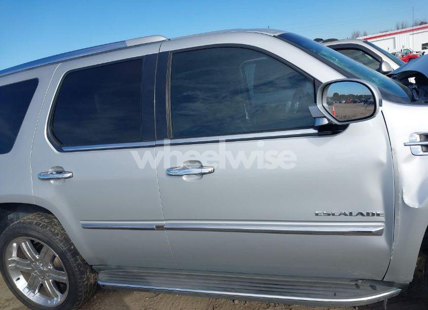 Photo 14 of 2010 Cadillac Escalade STANDARD (VIN 1GYUCAEF9AR180758)