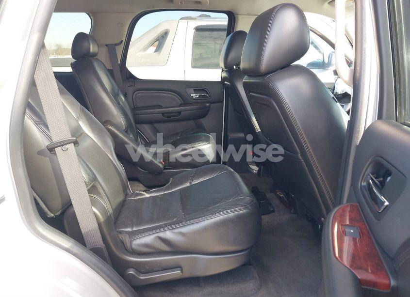 Photo 8 of 2010 Cadillac Escalade STANDARD (VIN 1GYUCAEF9AR180758)